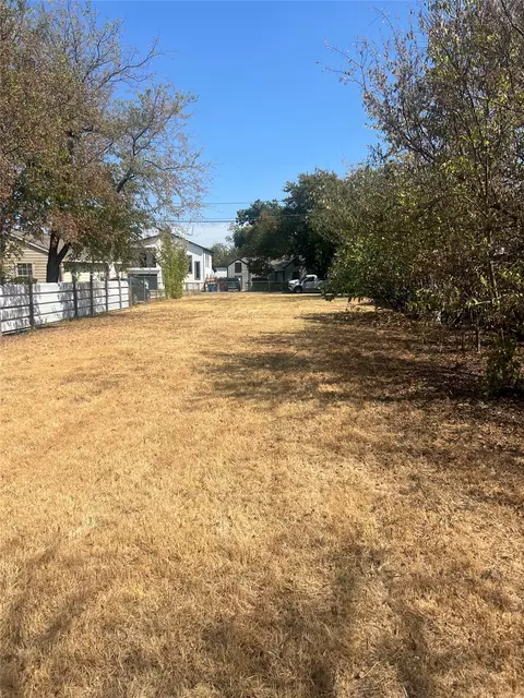 715 N Tillery Ave, Dallas, TX 75211