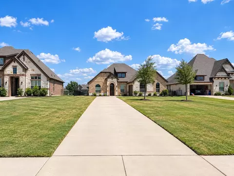 513 River Bank Ct, Granbury, TX 76049