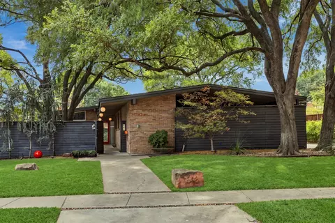 6216 Town Hill Ln, Dallas, TX 75214