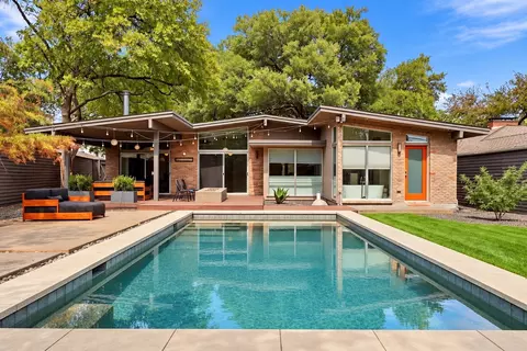 6216 Town Hill Ln, Dallas, TX 75214