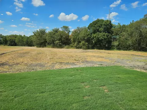 Exterior - 3200 Windmill Rd, Van Alstyne, TX 75495 photo 3 of 3