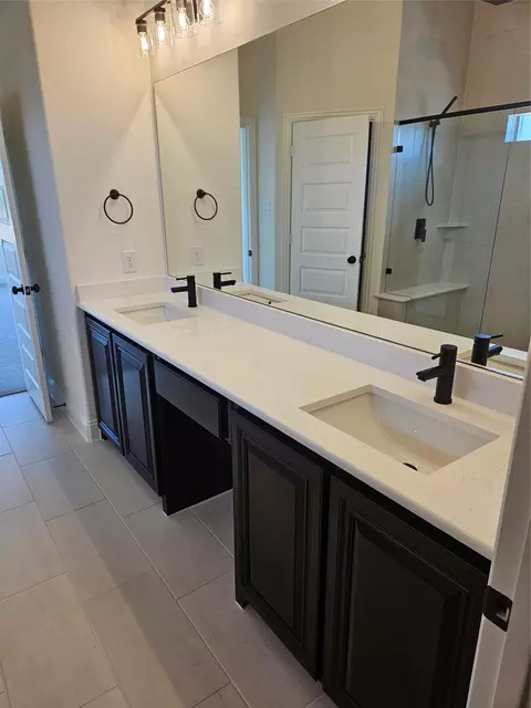 Bath - 3200 Windmill Rd, Van Alstyne, TX 75495 photo 6 of 7