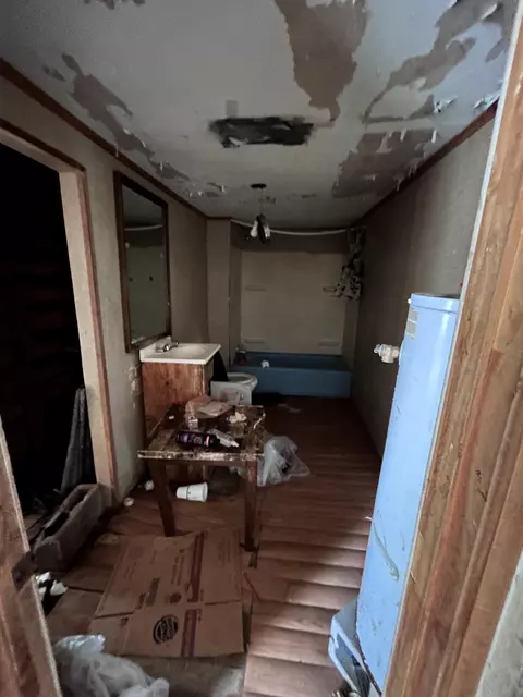 Bath - 825 Highland Ave, Many, LA 71449 photo 1 of 1