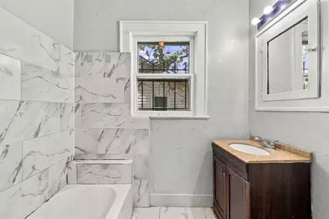 Bath - 2114 Lyle Ave, Waco, TX 76708 photo 1 of 1