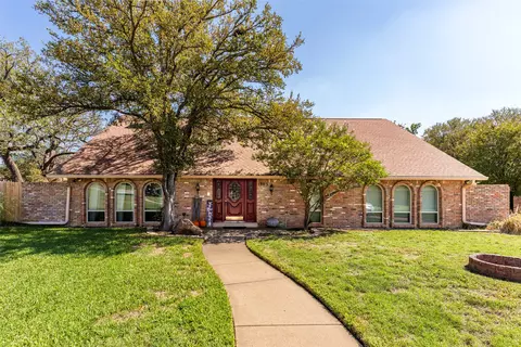 1803 Arrowhead Dr, Pantego, TX 76013