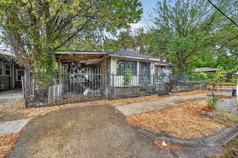 1727 Morris St, Dallas, TX 75212