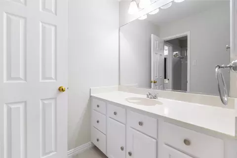 Bath - 2305 Eldger Dr, Plano, TX 75025 photo 5 of 8