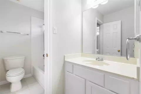 Bath - 2305 Eldger Dr, Plano, TX 75025 photo 7 of 8
