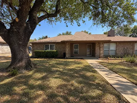 806 Blessing Creek Dr, Euless, TX 76039