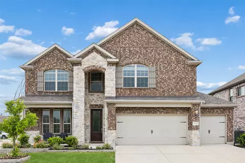 1940 Tomahawk Trl, Aubrey, TX 76227