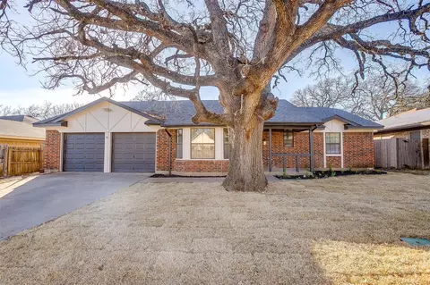 2421 Meadow Vw, Bedford, TX 76021