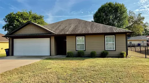 104 Herron St, Farmersville, TX 75442