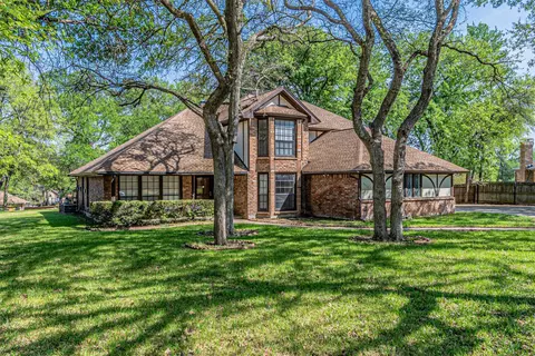 8801 Sylvan Ct, Fort Worth, TX 76120