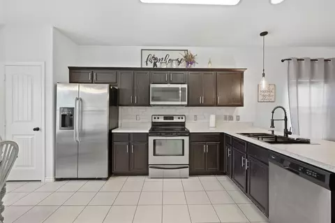 Kitchen - 4814 Pinnacle Pl, Denison, TX 75021 photo 2 of 3