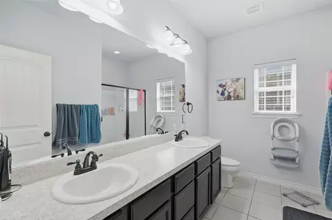 Bath - 4814 Pinnacle Pl, Denison, TX 75021 photo 1 of 2