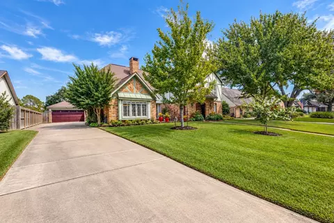 807 Longview Dr, Sugar Land, TX 77478
