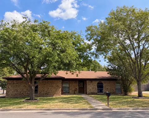 148 Crockett Ln, Hewitt, TX 76643