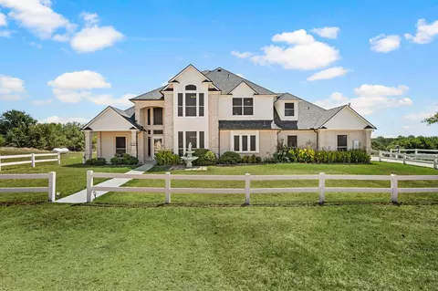 141 Blue Sky Dr, Decatur, TX 76234