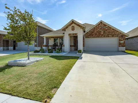 214 Luna Ln, Lake Dallas, TX 75065