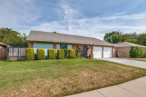 2307 Busch Dr, Arlington, TX 76014