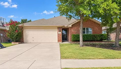 224 Spring Hollow Dr, Saginaw, TX 76131