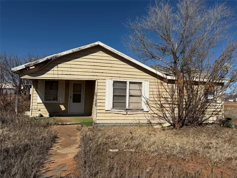 386 County Road 812, Sylvester, TX 79560
