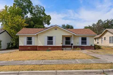 3513 Meadow Oaks Dr, Haltom City, TX 76117