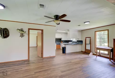 Living - 6344 Highway 4, Ringgold, LA 71068 photo 3 of 5