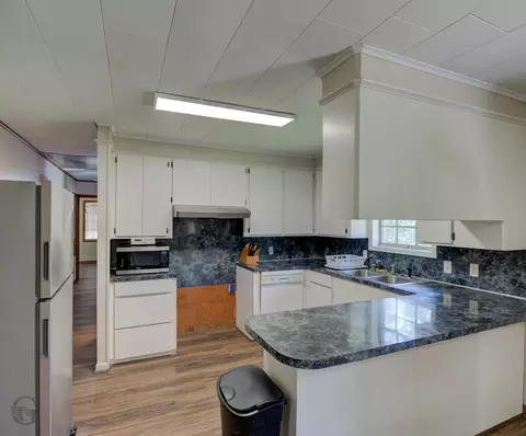 Kitchen - 6344 Highway 4, Ringgold, LA 71068 photo 2 of 2
