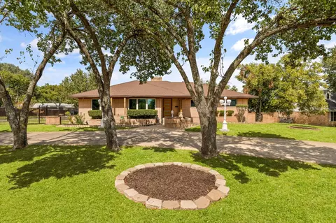 1433 W Red Bird Ln, Dallas, TX 75232