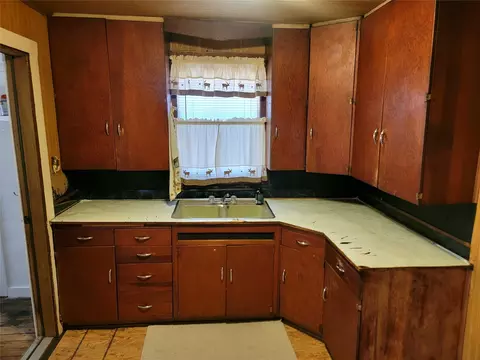 Kitchen - 135 Us Highway 82-business, Avery, TX 75554 photo 1 of 1