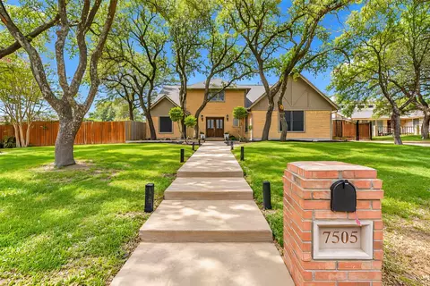 7505 Canyon Crest Ct, Fort Worth, TX 76179