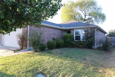 8821 Sagebrush Trl, Cross Roads, TX 76227