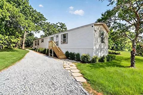 5907 Arkansas Trl, Granbury, TX 76048