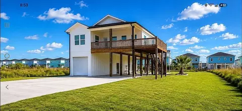 220 Windjammer St, Rockport, TX 78382