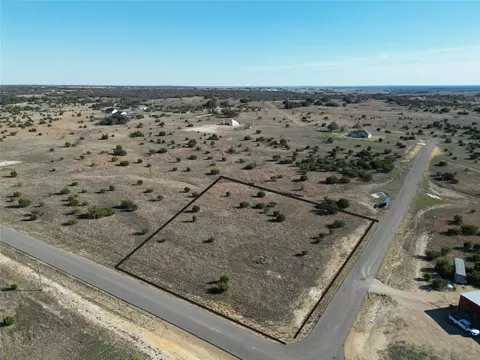 526 Hollow Dr, Lipan, TX 76433