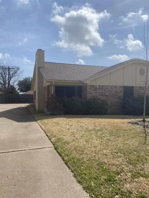 5730 Cancun Dr, North Richland Hills, TX 76180