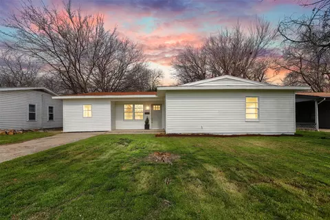 5832 Tracyne Dr, Westworth Village, TX 76114