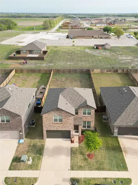 926 Hurstwood Dr, Van Alstyne, TX 75495
