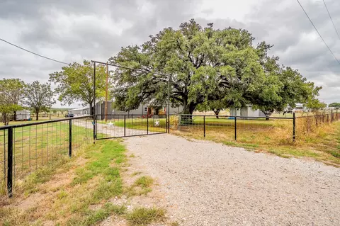 87 Ledbetter Dr, Mineral Wells, TX 76067