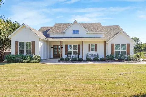 108 Southwood Dr, Burleson, TX 76028