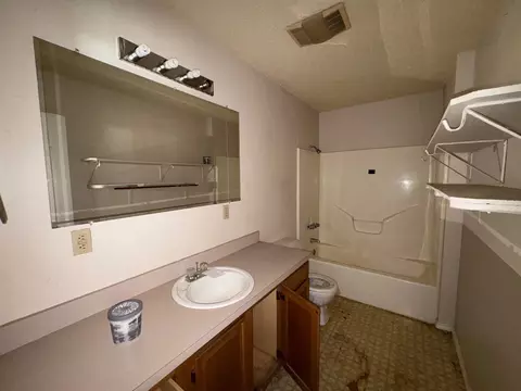 Bath - 800 Maple St, Howe, TX 75459 photo 1 of 1