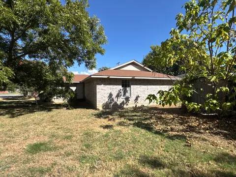 Exterior - 800 Maple St, Howe, TX 75459 photo 3 of 5