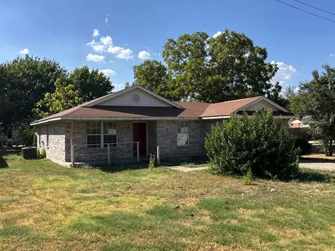 800 Maple St, Howe, TX 75459