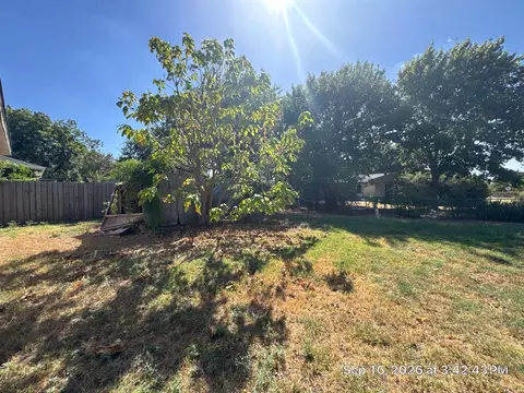 Exterior - 800 Maple St, Howe, TX 75459 photo 2 of 5