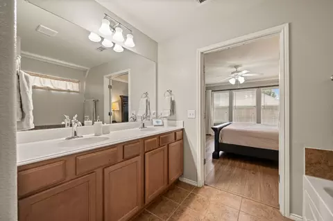 Bath - 4504 Jaylin St, Fort Worth, TX 76244 photo 2 of 6
