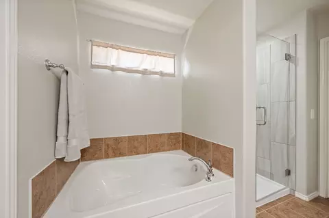 Bath - 4504 Jaylin St, Fort Worth, TX 76244 photo 4 of 6