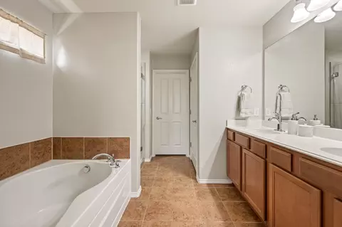 Bath - 4504 Jaylin St, Fort Worth, TX 76244 photo 3 of 6