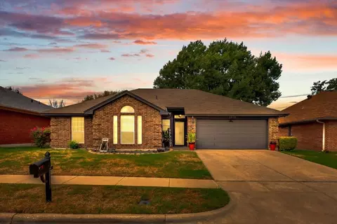 6608 Stetter Dr, Arlington, TX 76001