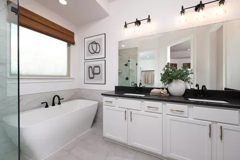Bath - 12533 Quay Dr, Haslet, TX 76052 photo 1 of 2